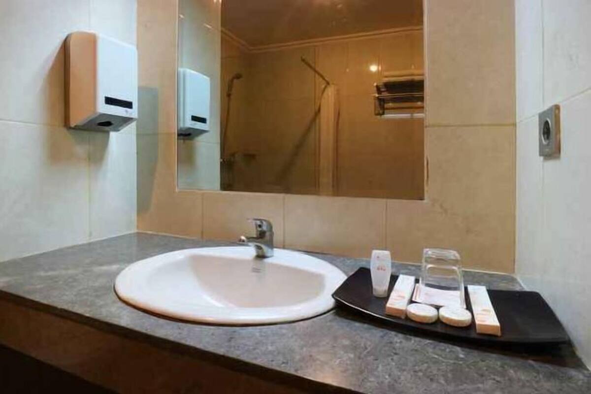 Kostenlose Toilettenartikel, Hausschuhe