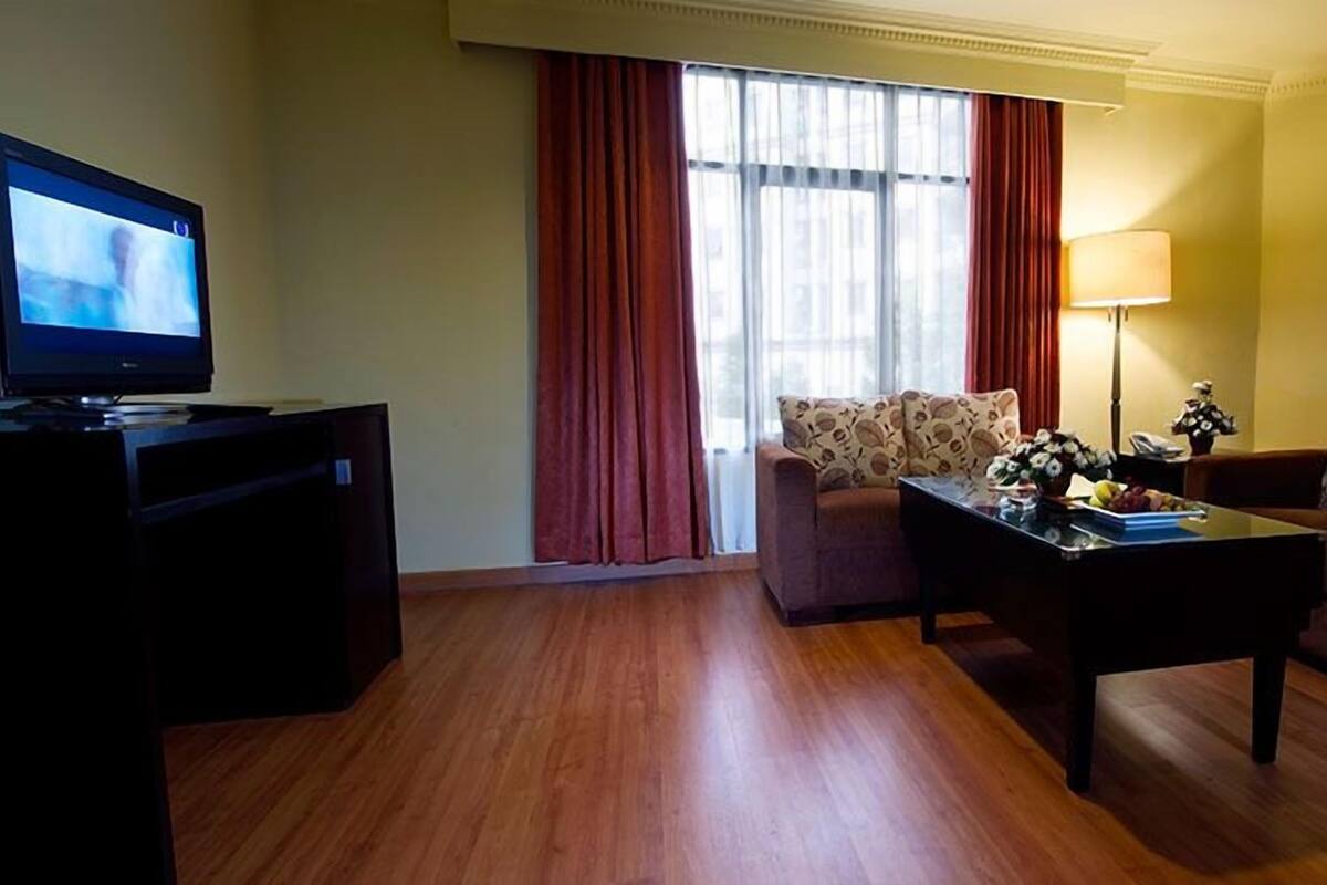Apartamento familiar, 3 habitaciones | Caja fuerte, escritorio, wifi gratis y ropa de cama