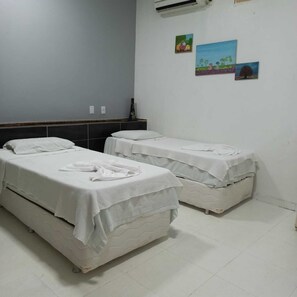 Quarto solteiro clássico | Wi-Fi, roupa de cama