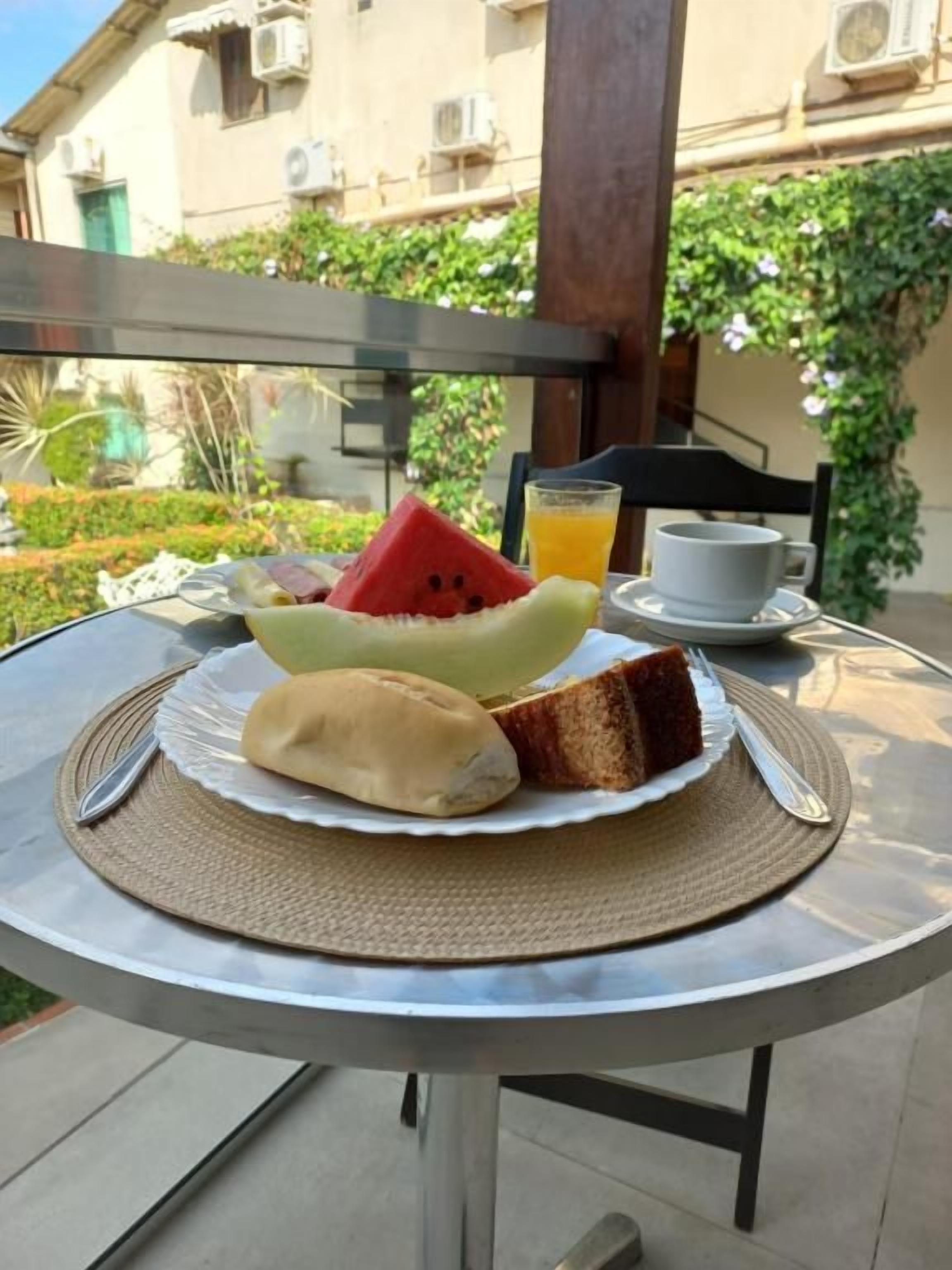 تناول الطعام بالخارج