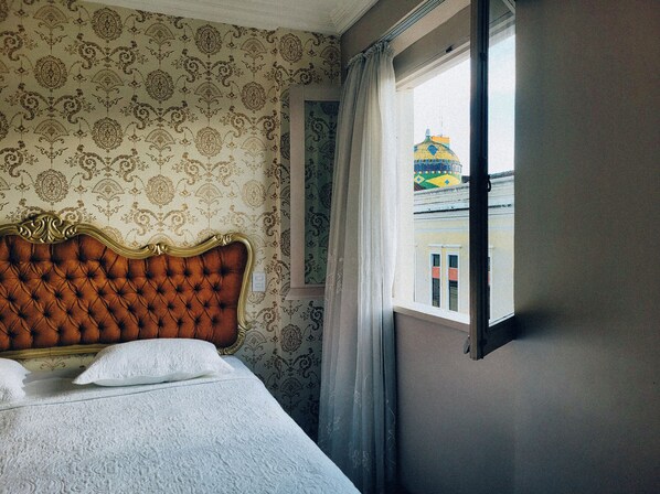 Desk, blackout drapes, iron/ironing board, WiFi (free) - Seringal Hotel (Manaus)