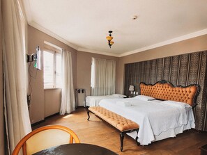 Desk, blackout drapes, iron/ironing board, WiFi (free) - Seringal Hotel (Manaus)