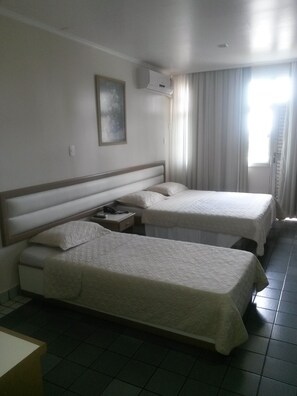 Camera con 2 letti singoli | Una cassaforte in camera, una scrivania