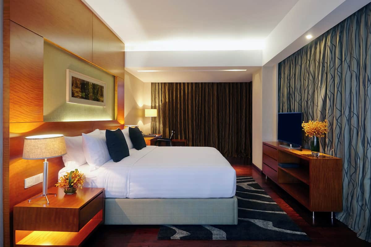 1 bedroom, premium bedding, down comforters, minibar