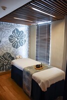 Salas de tratamiento para parejas, un sauna, baño turco