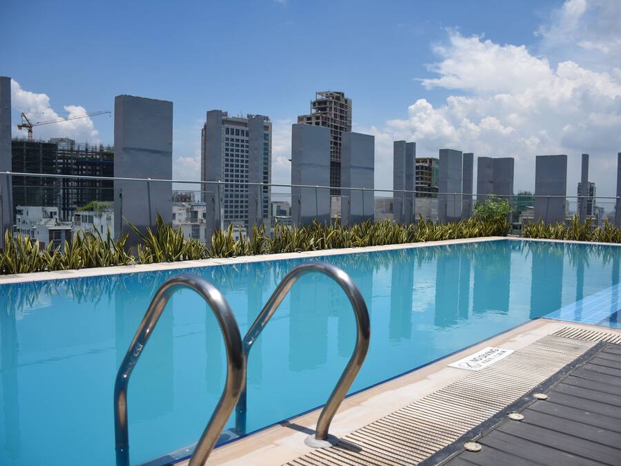 Kolam renang terbuka, kerusi lepak pantai