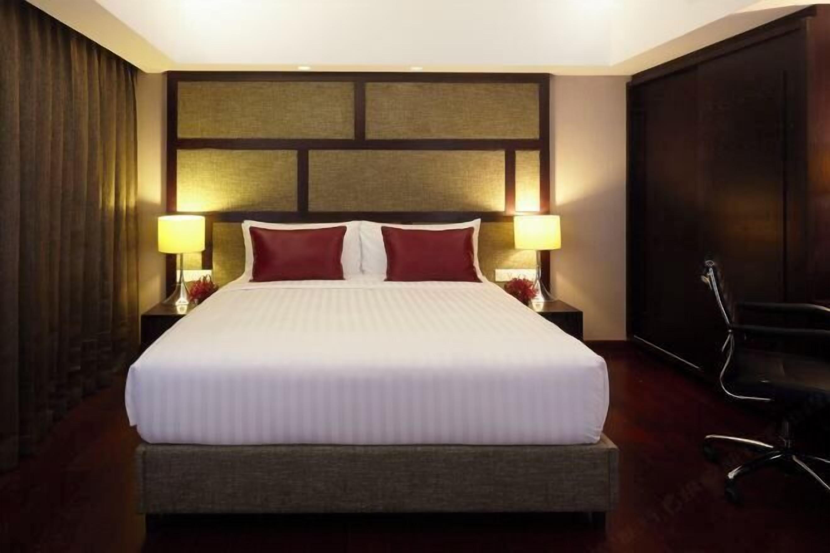 1 bedroom, premium bedding, down comforters, minibar