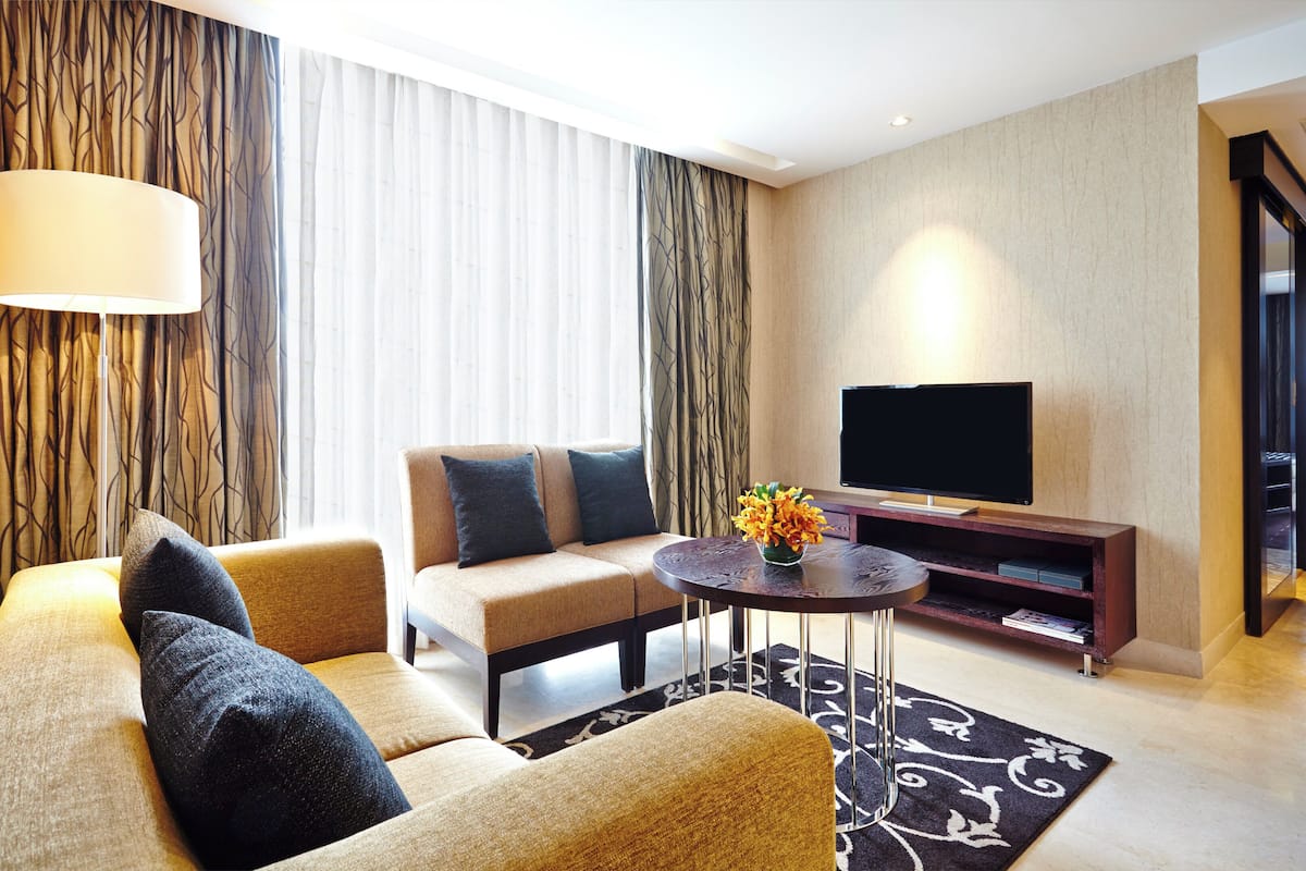 1 bedroom, premium bedding, down comforters, minibar