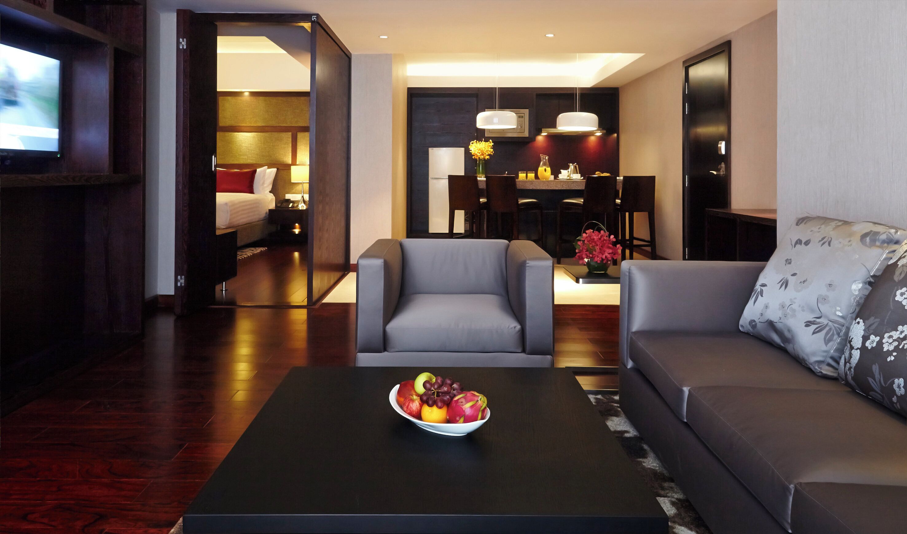 1 bedroom, premium bedding, down comforters, minibar