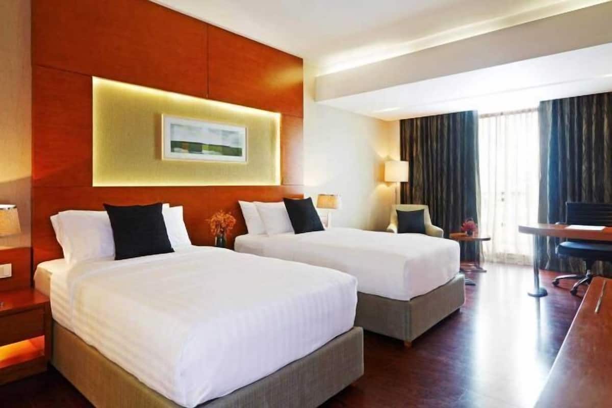 1 bedroom, premium bedding, down duvets, minibar