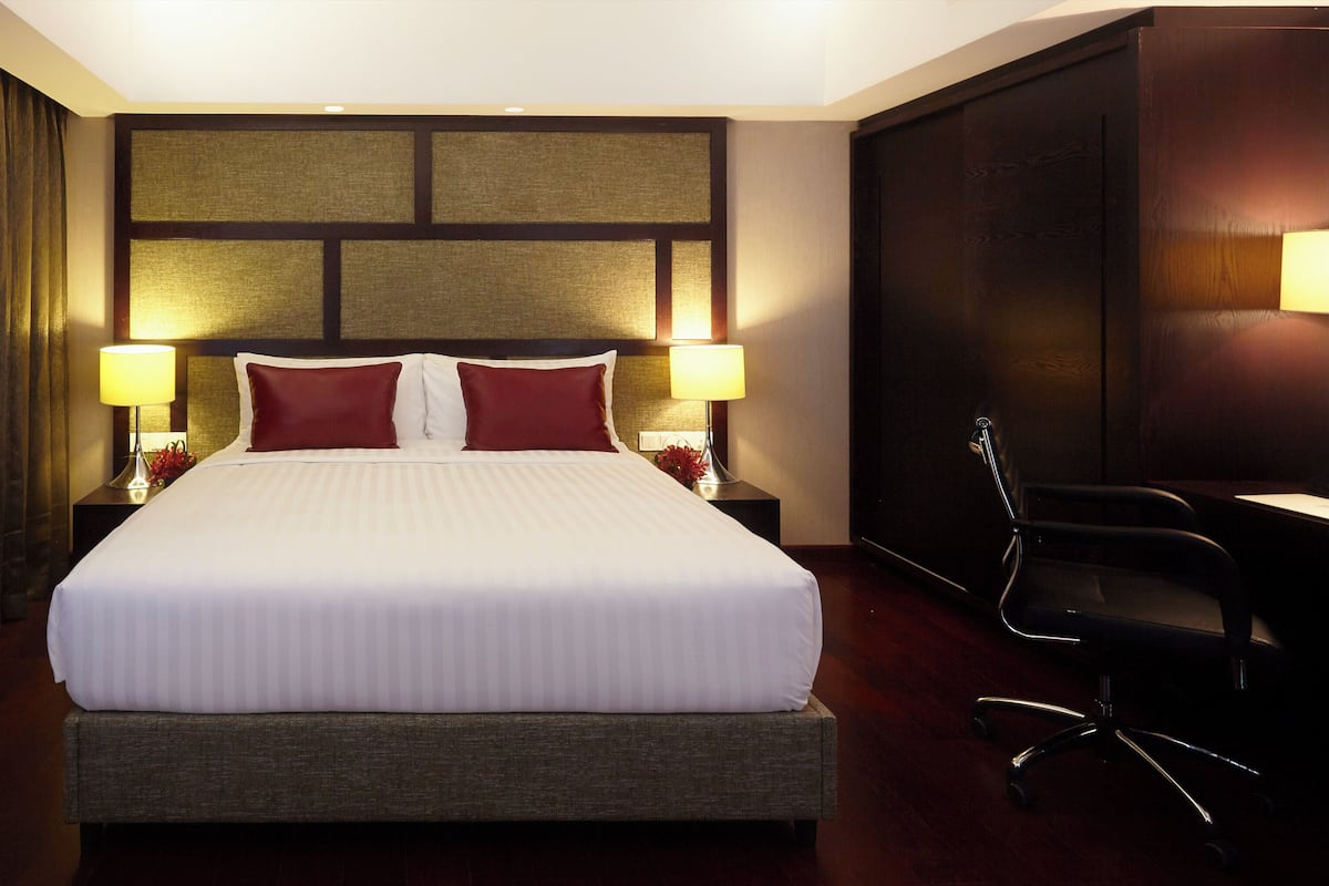 1 bedroom, premium bedding, down comforters, minibar