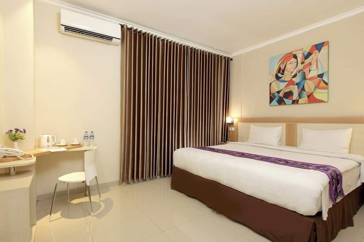 Deluxe Room | Premium bedding, in-room safe, desk, soundproofing