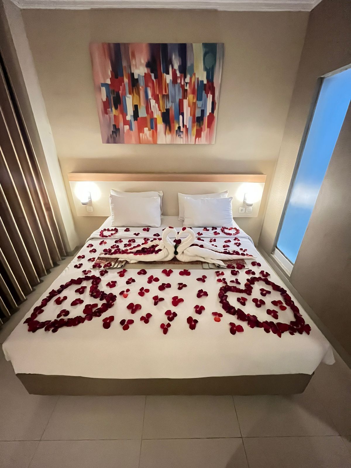 Premium bedding, in-room safe, desk, soundproofing