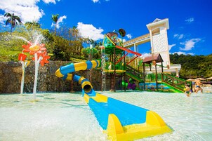 Área de juegos infantiles al aire libre