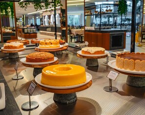 A bakery display with various cakes and pastries. - Fazzenda Park Resort (Gaspar)