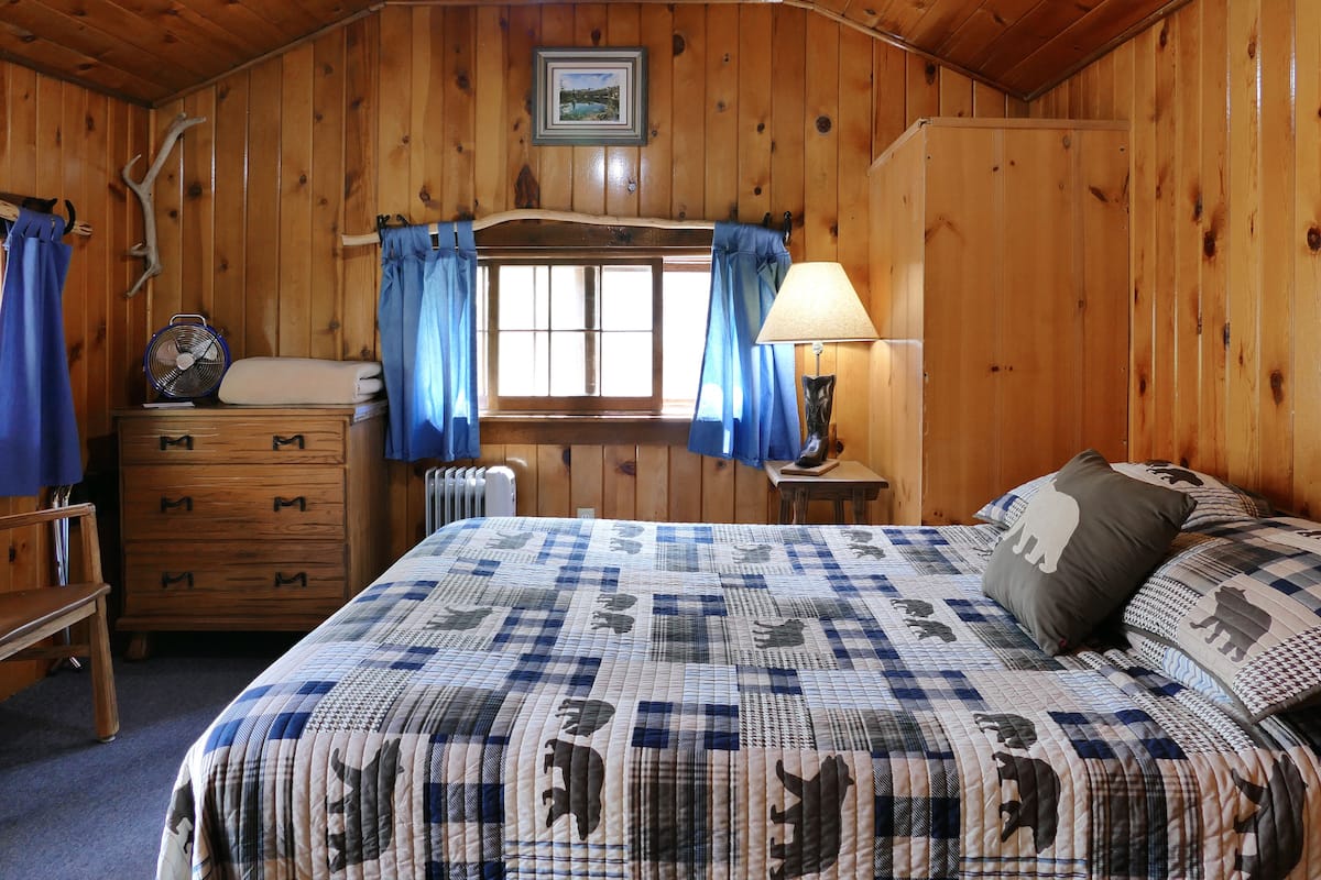 Deluxe Double Room Single Use, 2 Bedrooms | 1 bedroom, individually decorated, individually furnished