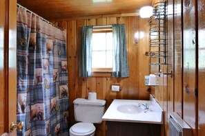 Deluxe Cabin, 2 Bedrooms, 2 Bathrooms (Cabin 9) | Bathroom