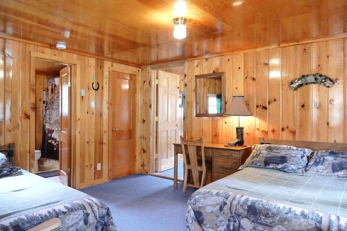 deluxe cabin, 2 bedrooms, 2 bathrooms (cabin 9) | individually decorated, individually furnished