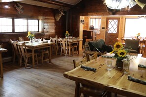 家庭小屋 | 房內用餐
