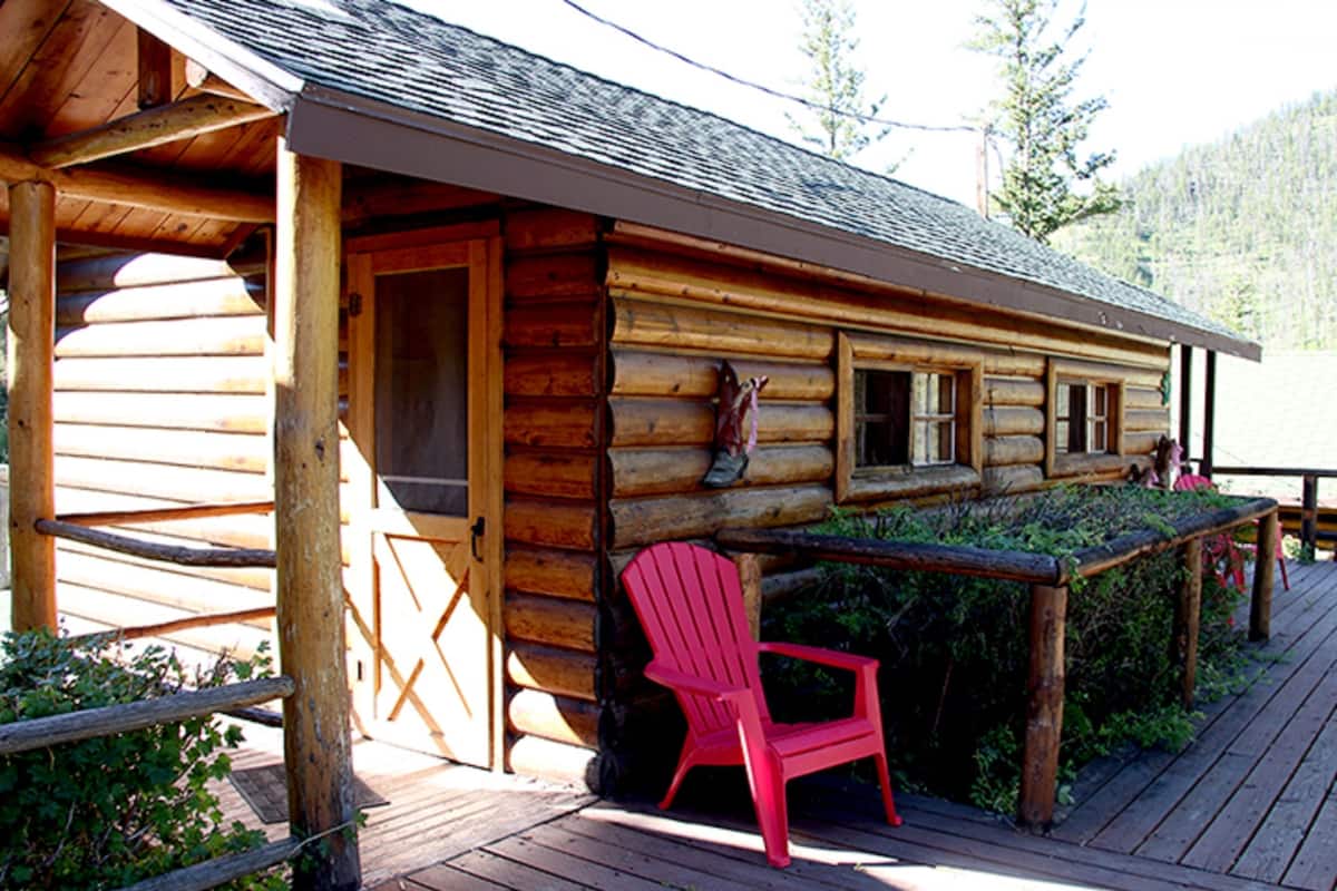 1 bedroom, individually decorated, individually furnished