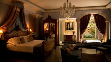 Lyxsvit | SÀngtillbehör av högsta kvalitet och vÀrdeförvaringsskÄp pÄ rummet