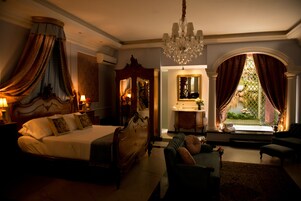 奢华套房 | 高档床上用品、客房内保险箱、特色装修、特色家居