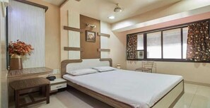 Deluxe Double Bed Room | In-room safe, free WiFi