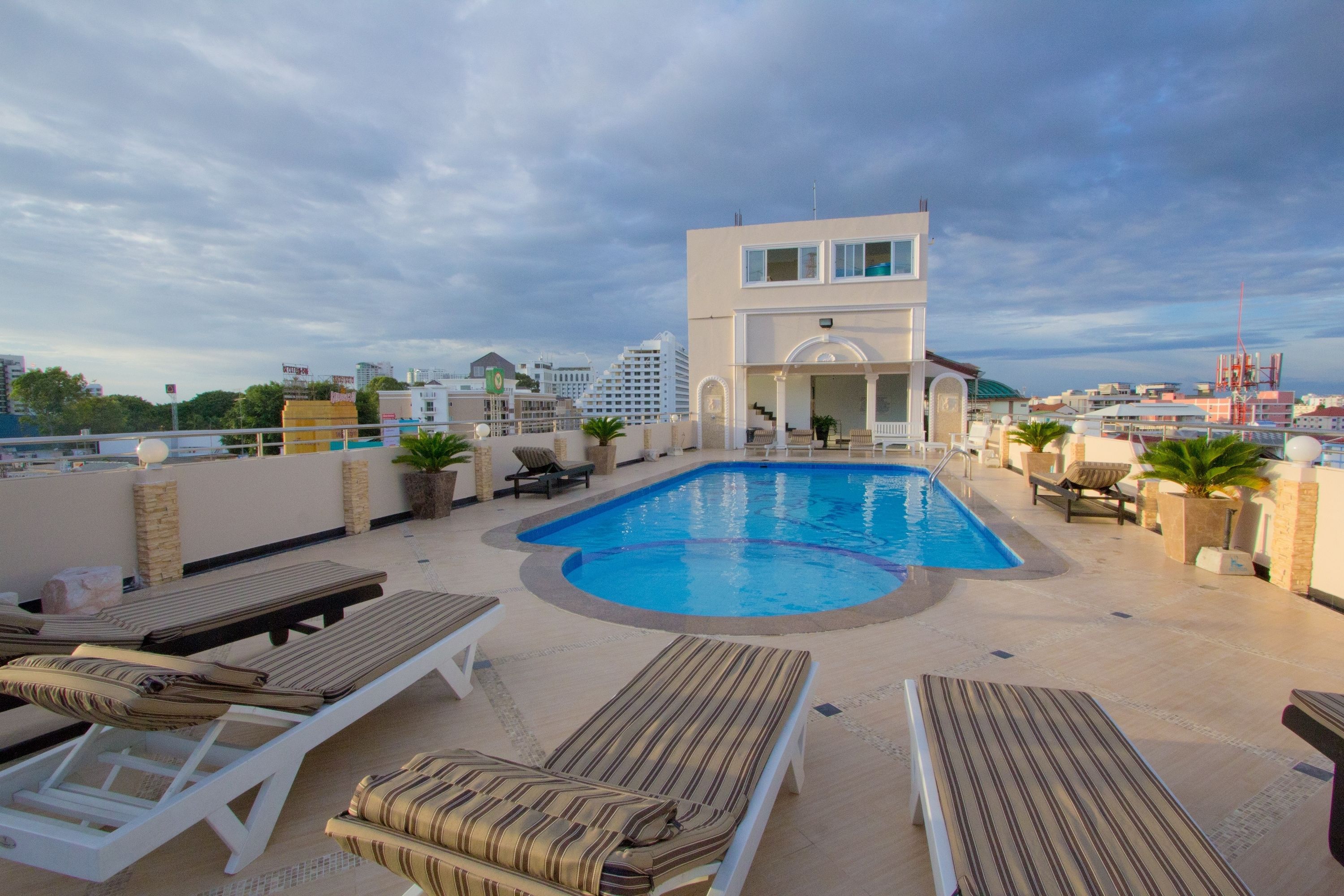 Outdoor pool, pool umbrellas, sun loungers