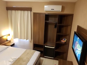 Triple Room, Multiple Beds, City View