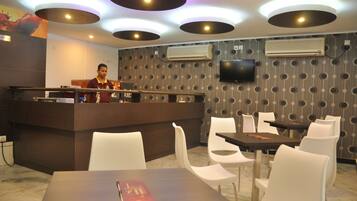 Breakfast, lunch, dinner served; Indian cuisine