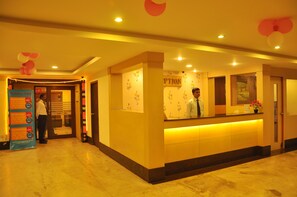 Quầy tiếp tân