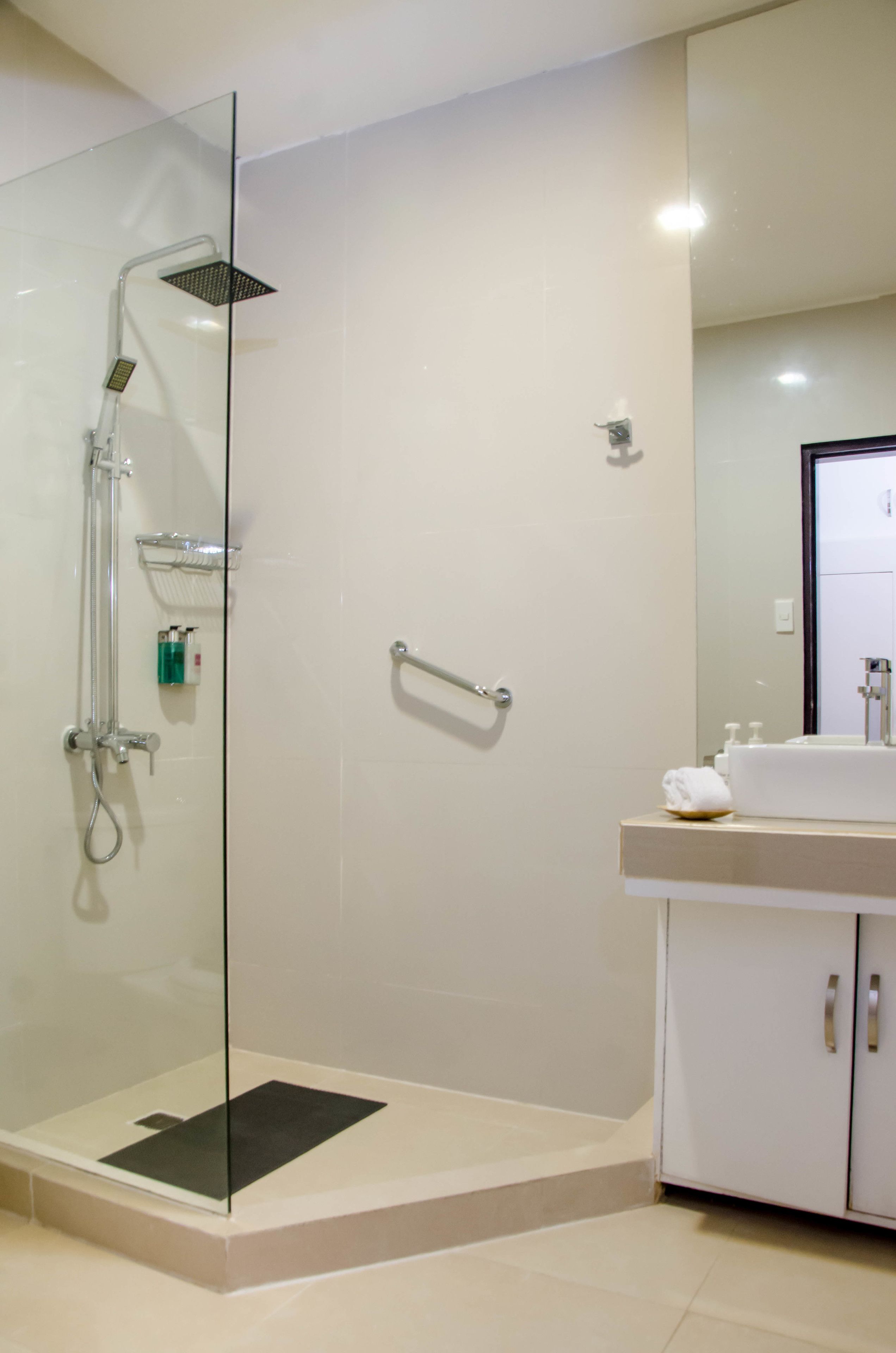 superior room | bathroom | shower, free toiletries, hair dryer, towels