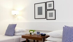 Sábanas de algodón egipcio y minibar 