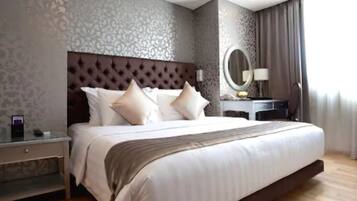 Family Suite | 1 bedroom, in-room safe, desk, free WiFi