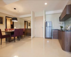 Suite familiar | Cocina básica privada | Frigorífico grande y cafetera o tetera