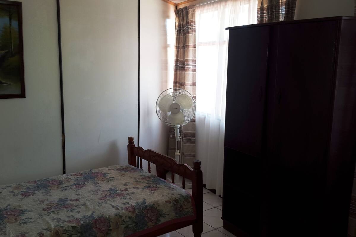 Appartement supérieur, 2 chambres, salle de bain privée | Fer et planche à repasser, lit de bébé (gratuit)