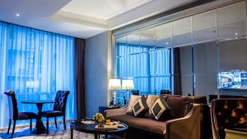 Suite | Ruang keluarga | Televisi LED 42-inci dengan saluran TV digital dan TV