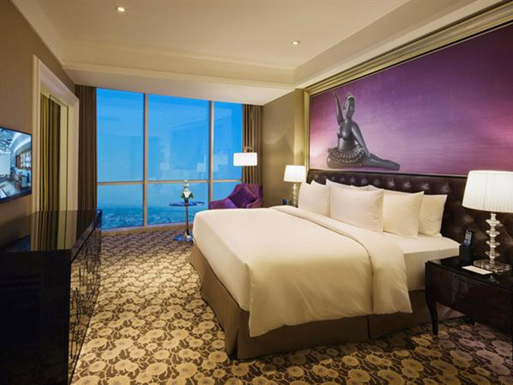 Minibar, in-room safe, desk, laptop workspace