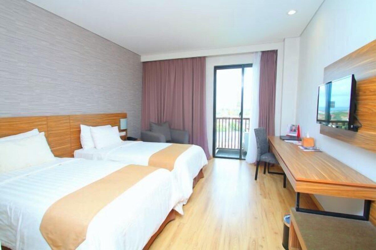 Premium bedding, minibar, in-room safe, desk