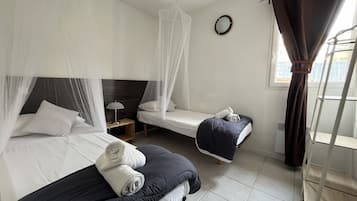 Gîte, 2 Bedrooms | 2 bedrooms, soundproofing, iron/ironing board, cribs/infant beds