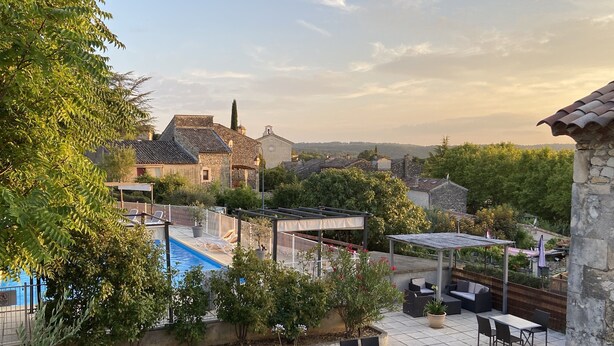 A rooftop patio with a swimming pool, outdoor seating, and a view of the surrounding neighborhood. - Mont Bouquet Lodge (Brouzet-les-Ales)