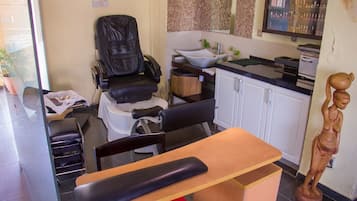 Sauna, baño de vapor, tratamientos corporales y aromaterapia