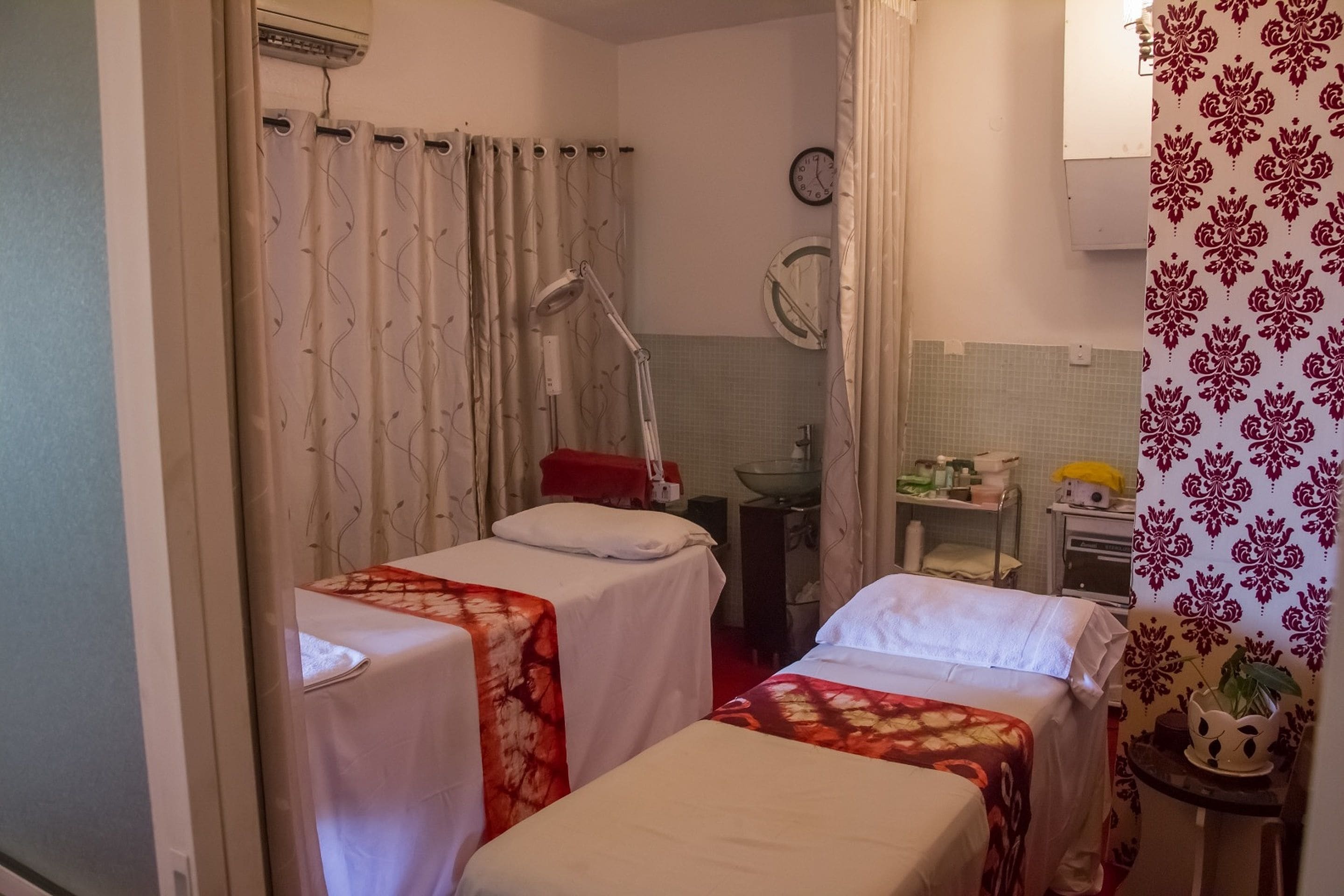 Sauna, steam room, body treatments, aromatherapy, hot stone massages