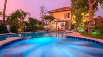 Kolam renang terbuka