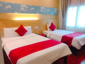 Kamar Double atau Twin Deluks, pemandangan gunung | Kamar mandi | Kombinasi shower/bathtub, bathtub besar, dan perlengkapan mandi gratis