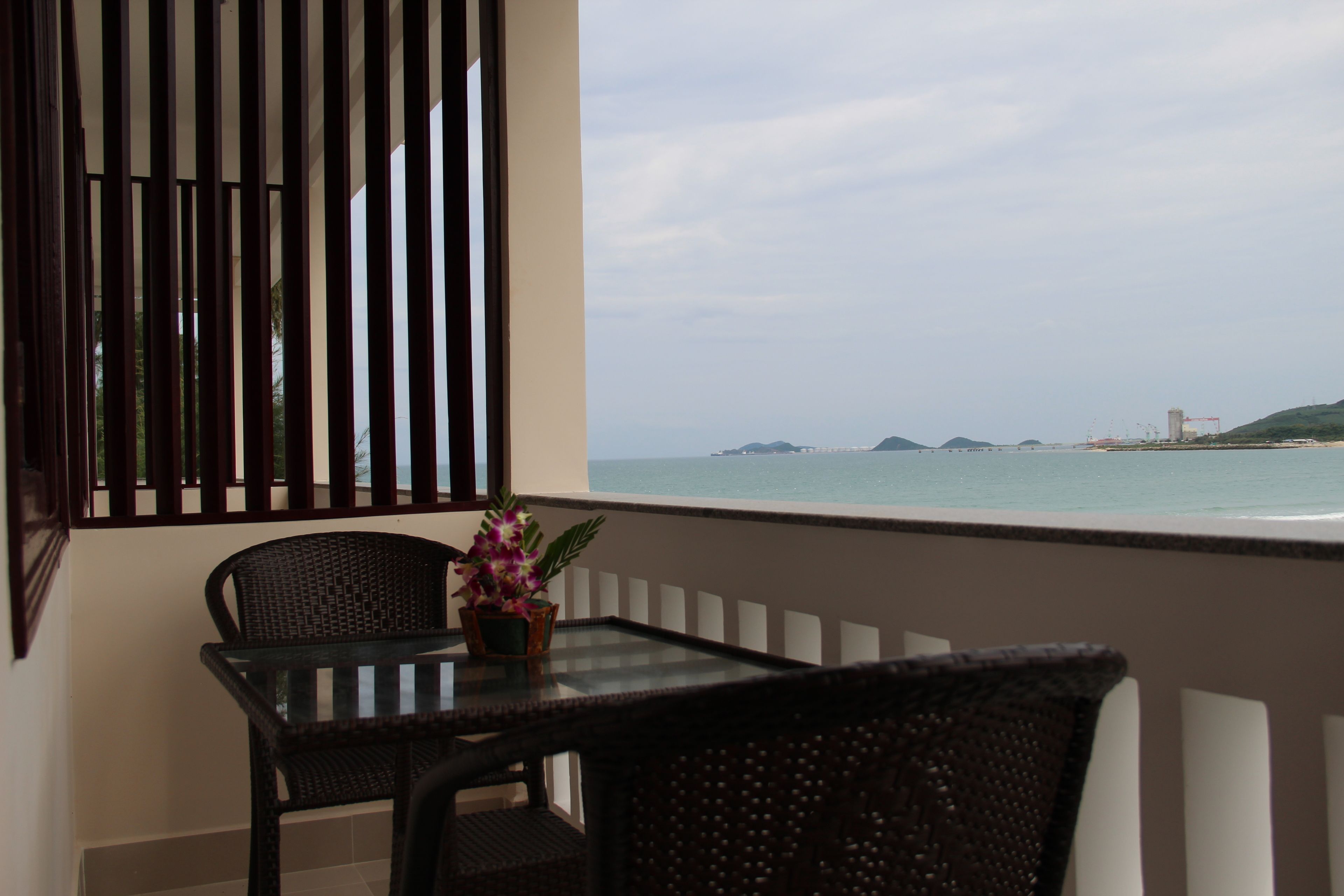 Deluxe Room, Ocean View | Bathroom | Combined shower/tub, deep soaking tub, free toiletries, hair dryer