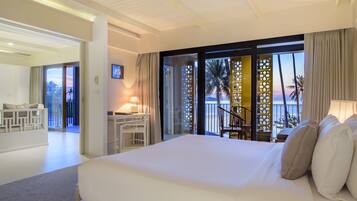 Beachfront Suite | Minibar, in-room safe, desk, blackout drapes