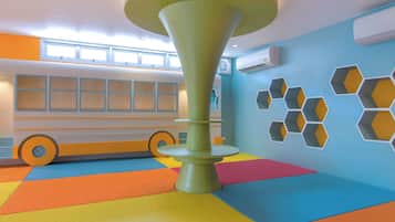 Área de juegos infantiles bajo techo