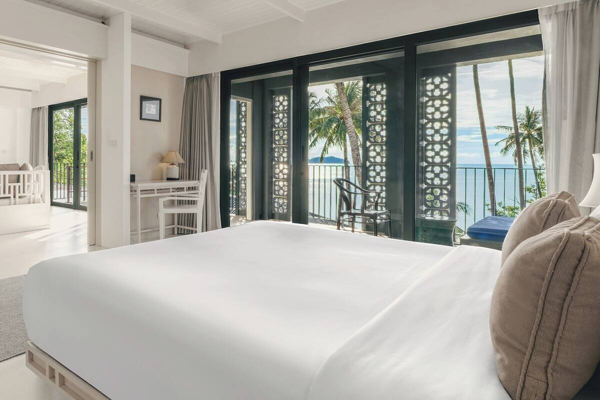 Beachfront Suite | 迷你吧、房內夾萬、書桌、遮光窗簾/窗簾