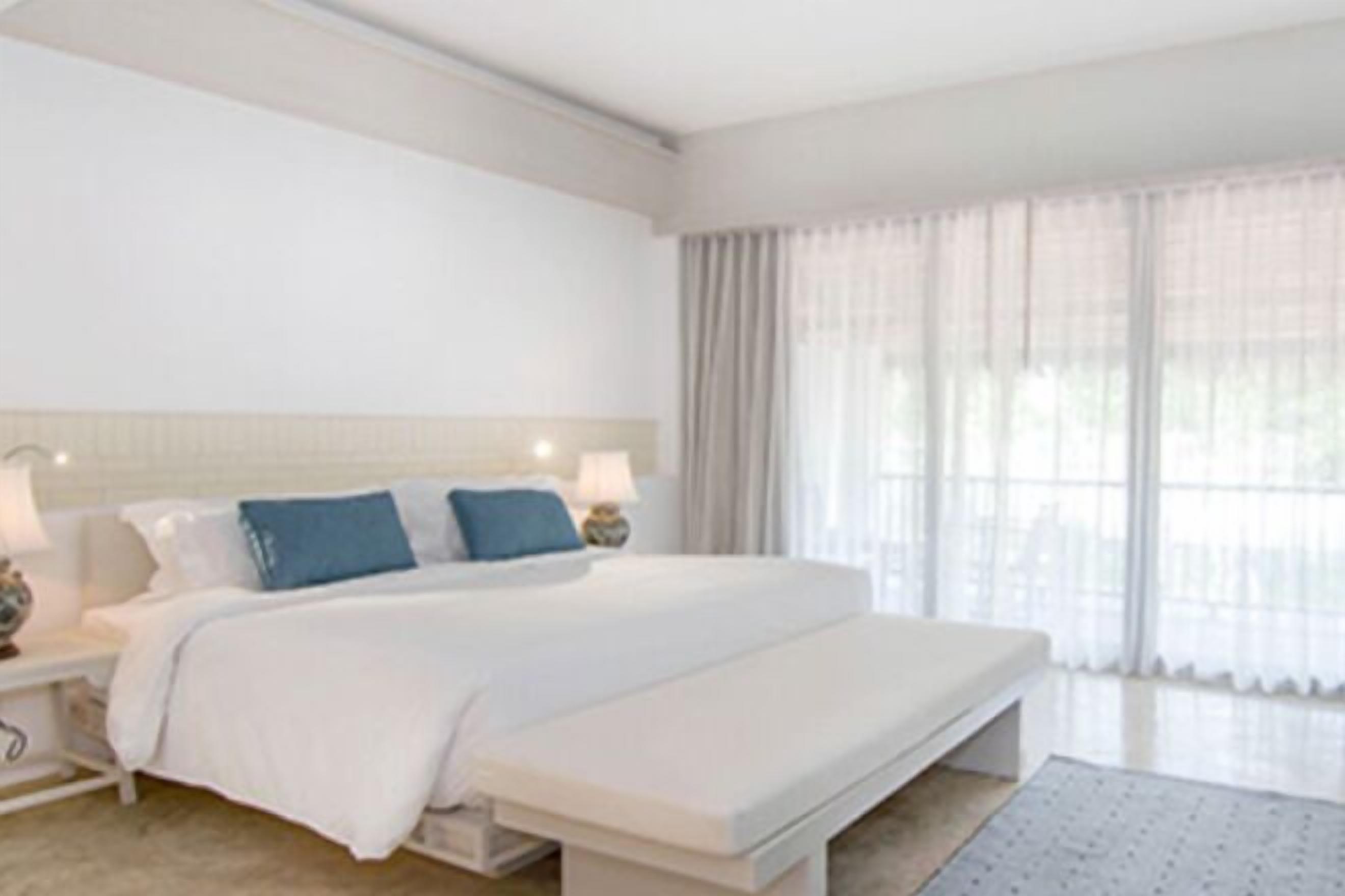 Minibar, in-room safe, desk, blackout curtains